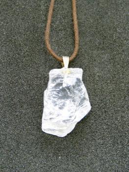 Bergkristall Edelstein-Anhänger, roh belassen, Silberöse, Einzelstück